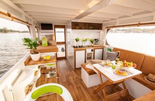 Priepert Boat Rental | Lisa Boot 1