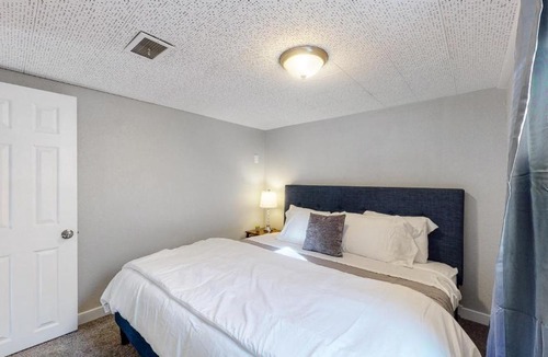 Littleton House | Littleton 3 Bedroom King Beds Remodeled Lower Unit