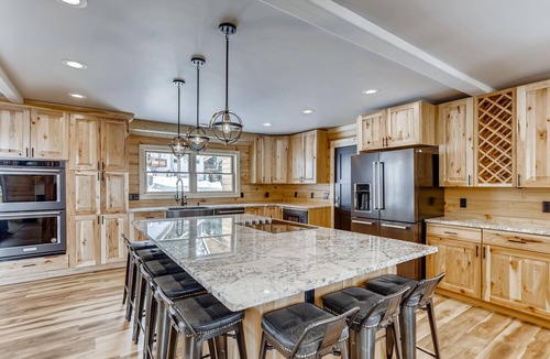 Blue River Cabin | Located just 1.3 miles to downtown Breck and ski resort Lic.#LR21-000002