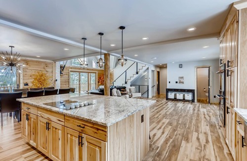 Blue River Cabin | Located just 1.3 miles to downtown Breck and ski resort Lic.#LR21-000002