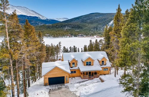 Blue River Cabin | Located just 1.3 miles to downtown Breck and ski resort Lic.#LR21-000002