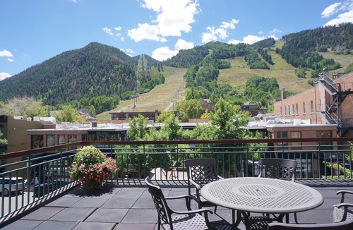 Downtown Condo | Location! Location! Location! Outstanding Views of Ajax (203040-6863)