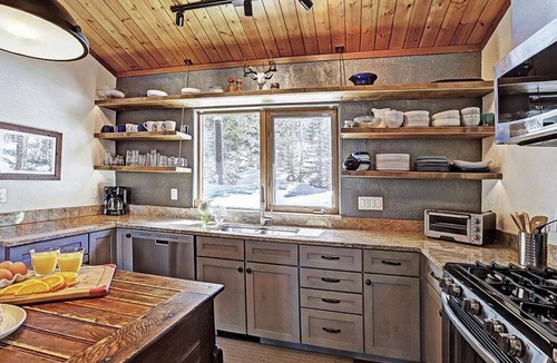 Breckenridge Park Estates House | Lodge at Boreas Pass: Rustic Home, Amazing Views of the 10 Mile Range-Hot Tub.