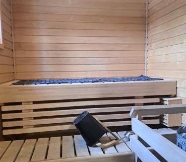 Kuopio Villa | Log cottage by the lake