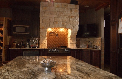 Colorado Springs Cabin | Log Lodge near Colo Springs Just Updated New Toilets, Smart TVs & Lauren bedding