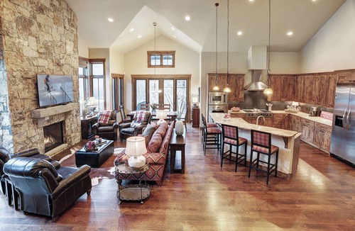 Fairmount On The River House | Lone Star Lodge: High End Property - On the River - Hot Tub - Dog Friendly.
