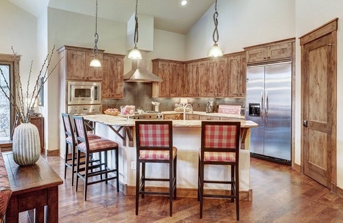 Fairmount On The River House | Lone Star Lodge: High End Property - On the River - Hot Tub - Dog Friendly.