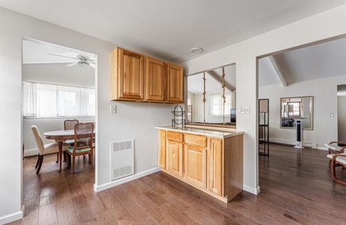 Kiteley Apartment | Longmont board games, beds, and boats - 4BR
