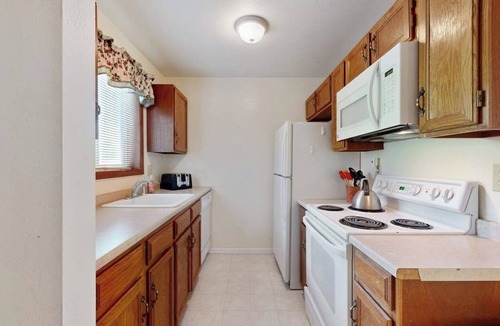 Steamboat Springs Condo | Lovely home w/pool, hot tub, mountain view, balcony, fast WiFi, & washer/dryer