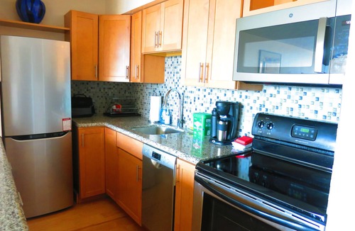 Downtown Denver Condo | LOVELY STUDIO WITH A POOL AND A VIEW IN THE VERY HEART OF DENVER WALK EVERYWHERE