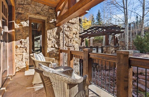 Beaver Creek House | Lucky Boot Lodge - 7 bedrooms, walk to ski, stunning views, hot tub, fire pit