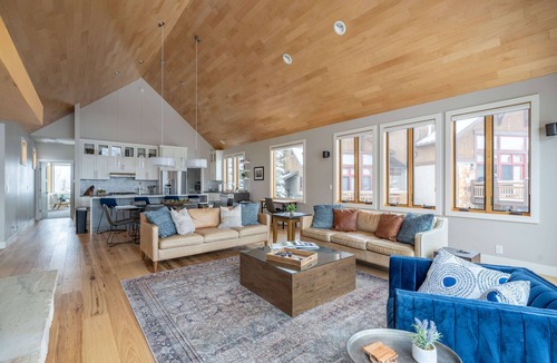 Steamboat Springs House | Lucky Snowflake | Pet Friendly | Mountainside Location | Hot Tub