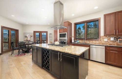 Fraser House | Lux 8000 SQ Ft, 9 BDR, 15 Beds, Hot Tub, Large Groups!