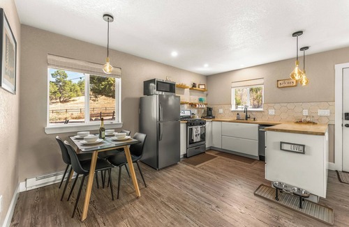 East Colorado Springs House | LUX Guest Suite Near Amazing Hiking Trails