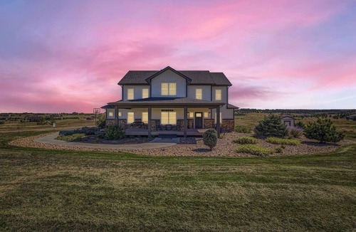 Colorado Springs House | Luxe & Cozy Retreat 6B Sleeps 14+ Hot Tub Theater Firepit