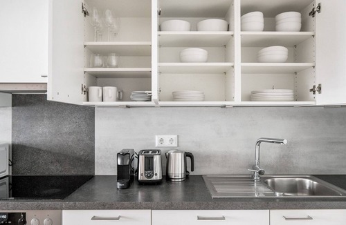 Erdberg Apartment | Luxe Landstraße 1BR w/Garden & Balcony, nr Hyblerpark, by Blueground