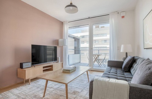 Erdberg Apartment | Luxe Landstraße 1BR w/Garden & Balcony, nr Hyblerpark, by Blueground