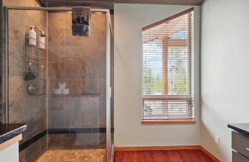Granby House | Luxe & Leisure in Fairways- An Oasis in the Woods