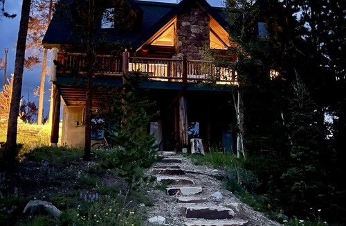 Grand Lake House | Luxe Log Home w/ Hot Tub & Steam Shower on Private Lake