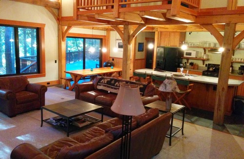 Nordman Cabin | Luxurious, large, timber frame cabin at Priest Lake Idaho