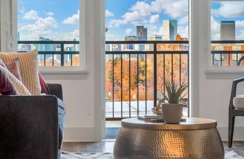 Baker Apartment | Luxury 1BR Near Broadway