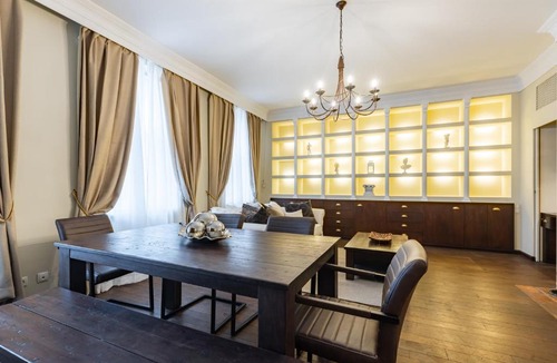 Funfhaus Apartment | Luxury 2 bedroom apartment with king-size beds