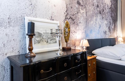 Funfhaus Apartment | Luxury 2 bedroom apartment with king-size beds