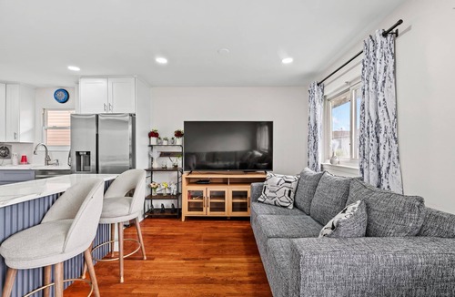 Constable Hook Apartment | Luxury 3 BDR, Newly Renovated, Free Parking Near NYC, Statue of Liberty