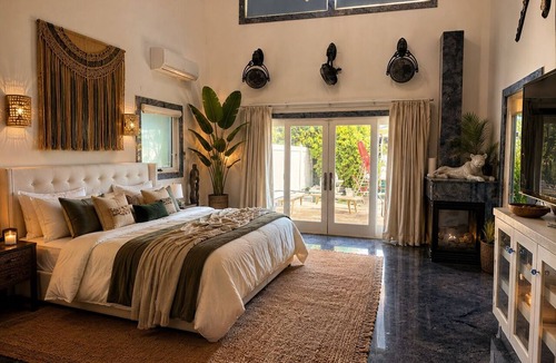Queens House | Luxury 5 Bedroom Design Estate in Queens, NYC - A World Behind the Gates