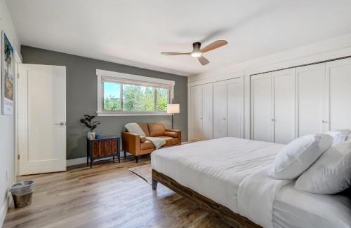Northeast Colorado Springs House | Luxury 5BD Retreat Hot Tub Fire Table Mtn Views