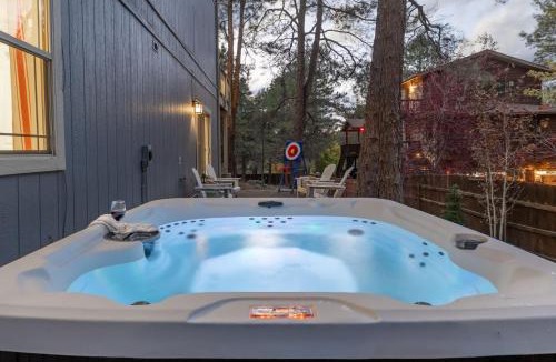 Ponderosa Trails House | Luxury 5BR Mountain Chalet Hot Tub Game Room