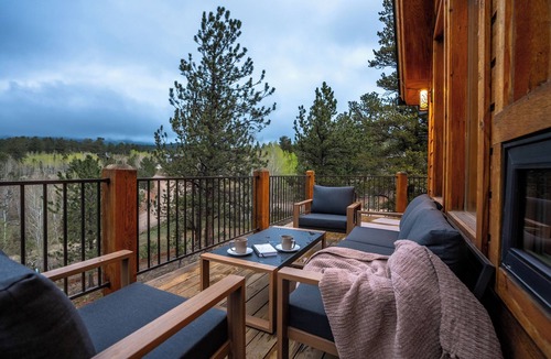 Bailey House | Luxury A-Frame | Hot Tub | Salt Room | Mountain Views | 50 Min Red Rocks | 3BR