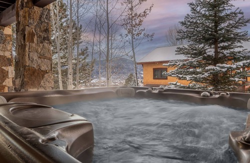 Steamboat Springs House | Luxury and Elegance + Hot Tub + Close to Skiing - Chalet Beliza