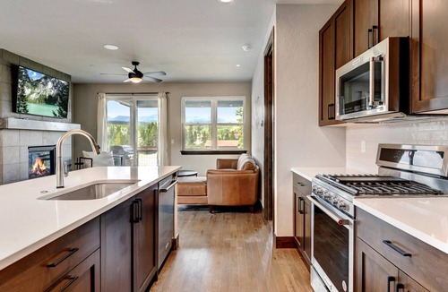 Rendezvous House | Luxury Chalet 57 I Great Views I Private Hot Tub I Best Price I Discounted Attractions