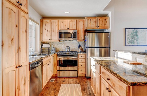 Rendezvous House | Luxury Chalet 61 I Private Hot Tub I Great Views I Best Price I Discounted Attractions
