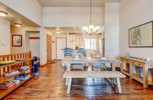Rendezvous House | Luxury Chalet 61 I Private Hot Tub I Great Views I Best Price I Discounted Attractions