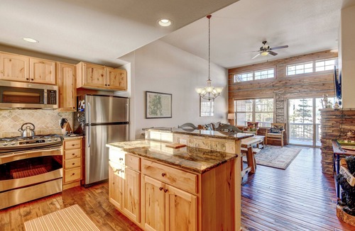 Rendezvous House | Luxury Chalet 61 I Private Hot Tub I Great Views I Best Price I Discounted Attractions