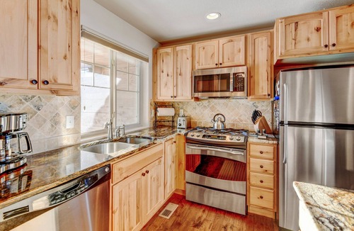 Rendezvous House | Luxury Chalet 61 I Private Hot Tub I Great Views I Best Price I Discounted Attractions
