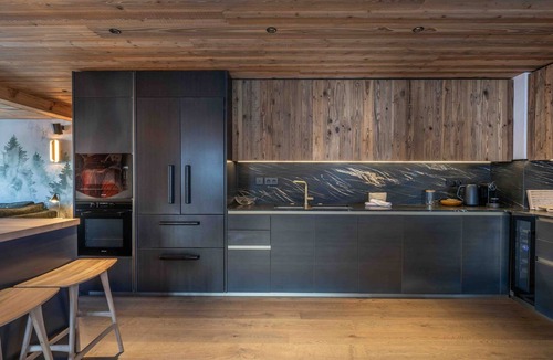 Meribel Apartment | Luxury Chalet Apartment at Méribel's Ski Slopes with Parking