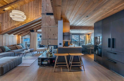 Meribel Apartment | Luxury Chalet Apartment at Méribel's Ski Slopes with Parking