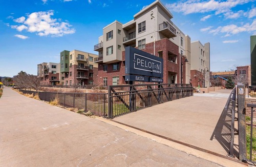 Central Boulder Condo | Luxury Condo Rooftop Pool 30-day min