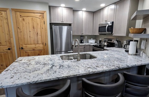 Avon Condo | Luxury Condo w/FREE WiFi, Parking, Heated Pool, Hot Tubs, Skier Shuttles