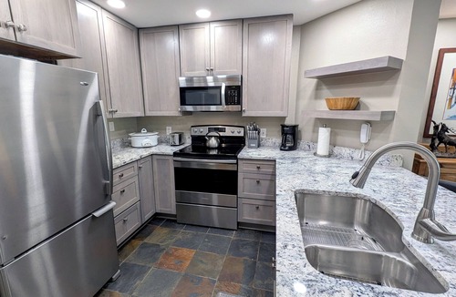 Avon Condo | Luxury Condo w/FREE WiFi, Parking, Heated Pool, Hot Tubs, Skier Shuttles