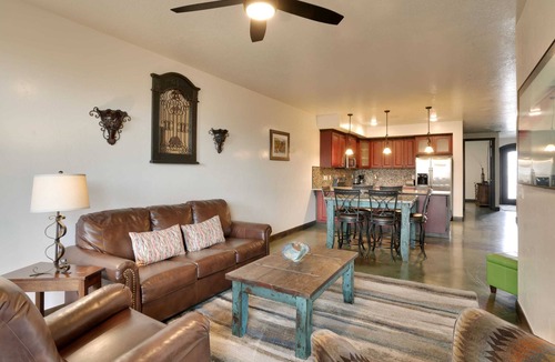 Moab Condo | Luxury Downtown Rental (Hot Tub/Pet Friendly) #11