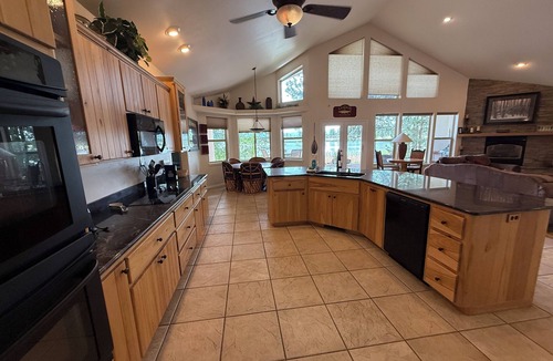 Pagosa Springs House | Luxury Edgewater Lakehouse