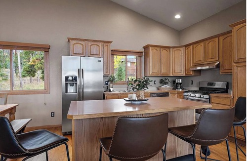 Shadow Mountain House | Luxury Evergreen Retreat · Fireplace · Mountain Views · 45 min Denver