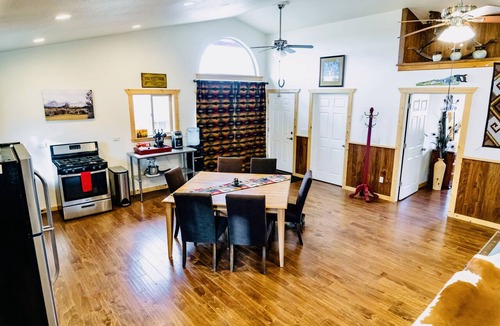 Crawford Apartment | Luxury HayLoft-High Speed WiFi
