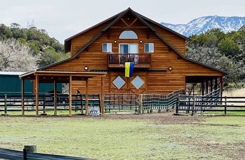 Crawford Apartment | Luxury HayLoft-High Speed WiFi