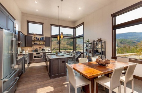 Silverthorne House | LUXURY home, Backyard HOT TUB - KEYSTONE 13 miles - STAY & PLAY amenities