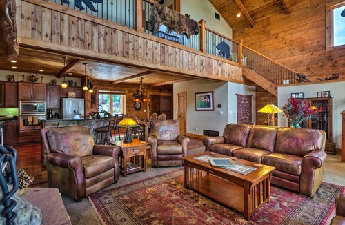 Michigan Hill House | Luxury Home w/Mountain Views, Hot Tub & Grill by RedAwning